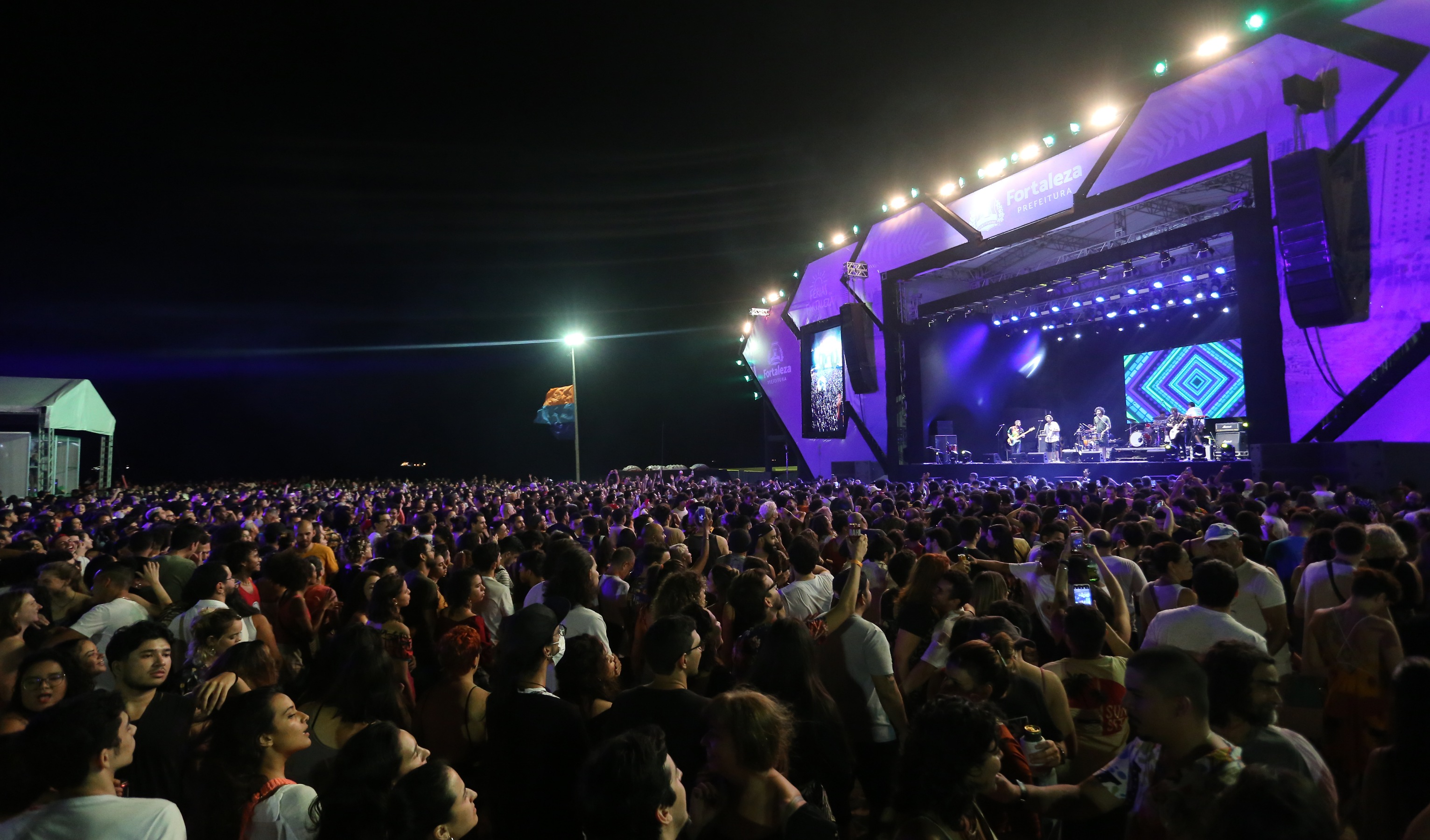 público no show do aterrinho